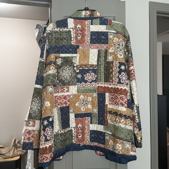 Never worn quilted oversized jacket - Picture 3 of 3